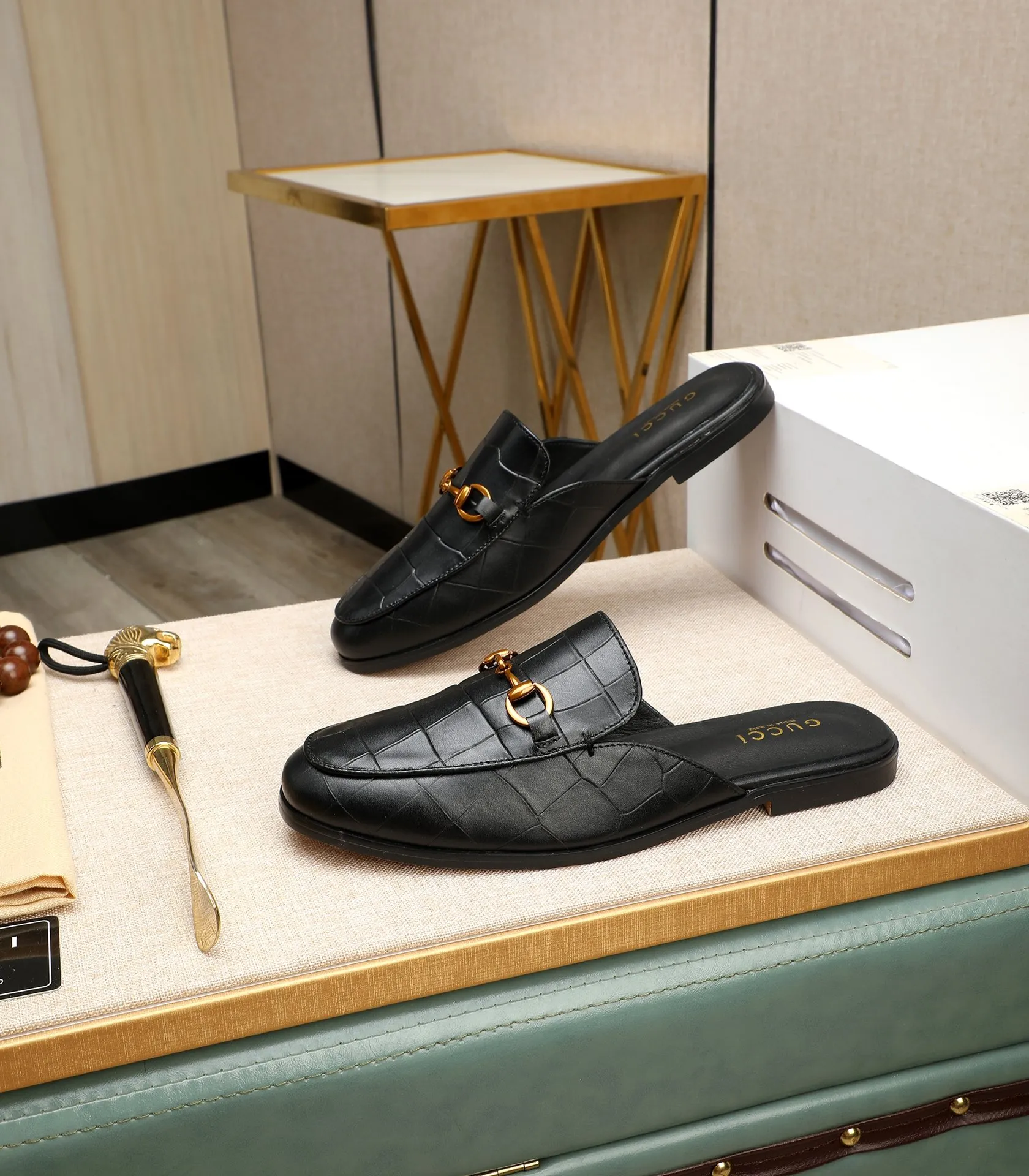 Men's clothing and shoes 💰380 (Gucci) The latest 🎁🎁 casual and fashionable men's shoes 👟 from the official website, hot style 💥 style is simple and elegant, exclusive for trendy men. Unique official website latest brand double G elements 👑 original Gucci decoration, fashionable and generous, original material original calfskin, ✅ fully imported first-layer pigskin lining, official website designated wear-resistant, lightweight original rubber casual outsole, counter classic model taken in kind, 38-44 black and white optional